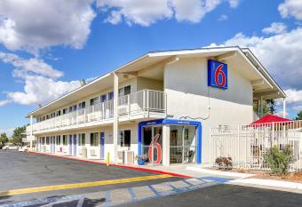 Motel 6 Santa, FE has Smoking rooms