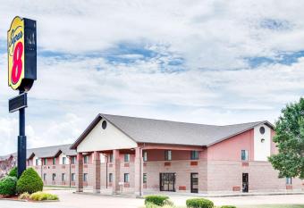 Super 8 by Wyndham Springfield-Battlefield has Smoking rooms