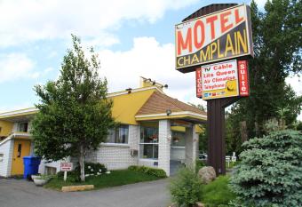 Motel Champlain allows 18 year olds to book a room