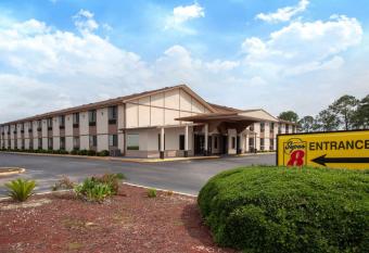 Super 8 by Wyndham Waycross GA has Smoking rooms