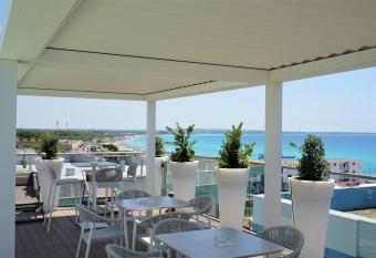 M&F Hotel has Balcony rooms