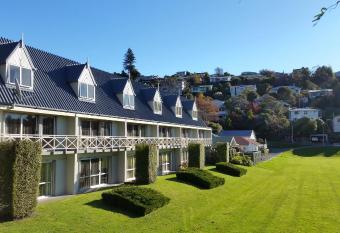 Admirals Motor Inn allows 18 year olds to book a room