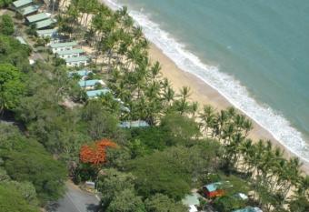 Ellis Beach Oceanfront Holiday Park has Balcony rooms