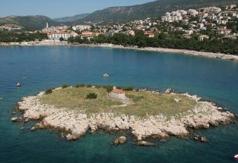 Apartment Bojana has Smoking rooms