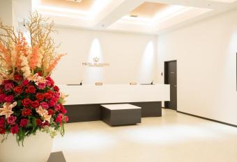 Hotel Bloemen North Hanazono allows 18 year olds to book a room