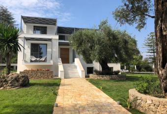 Villa Ren has Balcony rooms