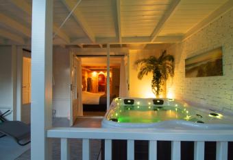 B&B Bed & Sauna has Balcony rooms