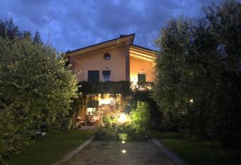 casa Gian allows 18 year olds to book a room