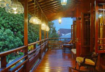 Badjoeri Ethnic Wooden Homestay has Balcony rooms