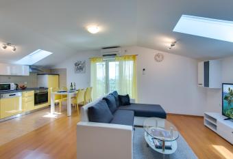 Apartmani Admiral has Balcony rooms