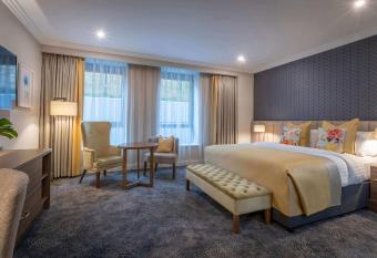 Castletroy Park Hotel Suites allows 18 year olds to book a room