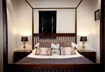 The Howbeck & The Retreat incl FREE off-site Health Club and FREE parking WINTER DEAL OFFER ON 3 NIGHTS AND MORE has rooms with a private hot tub