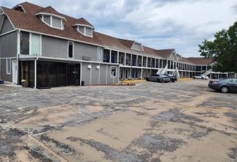 Carthage Inn allows 18 year olds to book a room