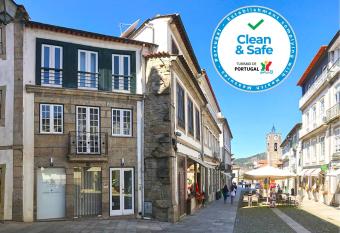 Casa da Travessa allows 18 year olds to book a room