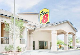 Super 8 by Wyndham Diberville Biloxi Area has Smoking rooms