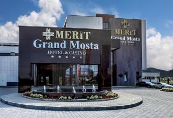 Merit Grand Mosta Spa Hotel & Casino has Smoking/Balcony rooms