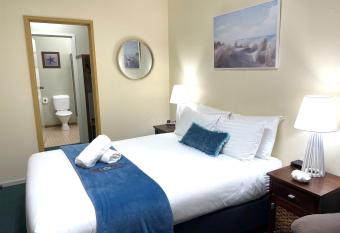 City Heart Motel Warrnambool allows 18 year olds to book a room