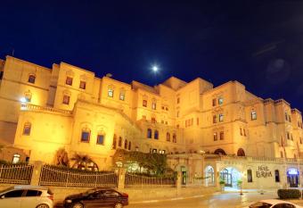 Elruha Hotel allows 18 year olds to book a room