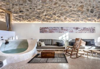 Canava Villas #1 in Santorini Private Pool has rooms with a private hot tub