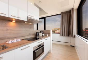 2L De Blend allows 18 year olds to book a room