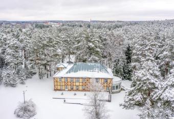 Verevi Motel allows 18 year olds to book a room