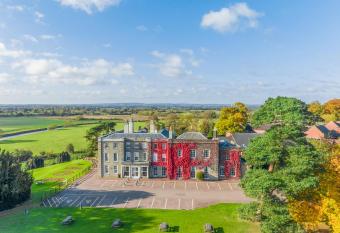 Wychnor Park Country Club allows 18 year olds to book a room