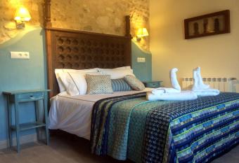 Los Cuatro Vientos B&B allows 18 year olds to book a room