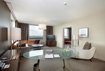 Pullman Sydney Olympic Park has rooms with a private hot tub