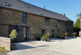 Les G  tes de Villeg  te has Balcony rooms