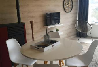 Les terrasses de Malm  dy has Balcony rooms