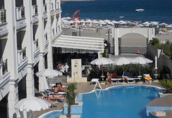 Penelopa Palace Apart Hotel & SPA allows 18 year olds to book a room