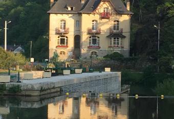 Villa Tranquillit   has Balcony rooms