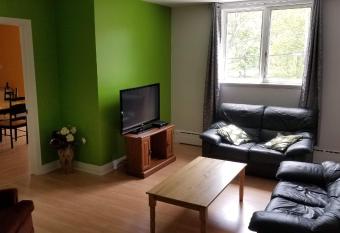 Appartement pr  s des Plaines d'Abraham allows 18 year olds to book a room