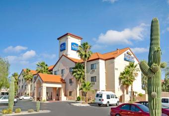Baymont by Wyndham Tucson Airport allows 18 year olds to book a room