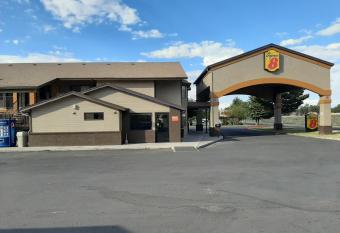 Studio 6 Suites Flagstaff. Az allows 18 year olds to book a room