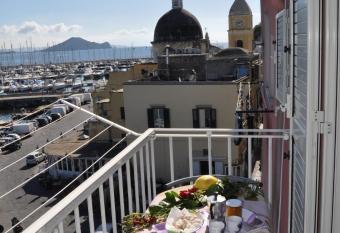 Casa Geltrude al porto has Balcony rooms