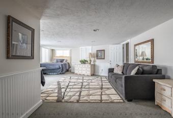 Foxhollow Studio has Balcony rooms