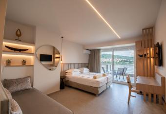 Paralimnio Suites has Balcony rooms