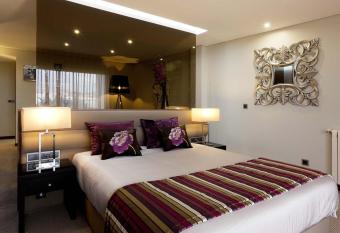 Cardal Hotel has Balcony rooms