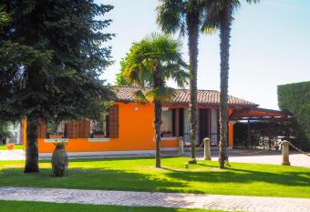 La Brigata Apartments Orange House has Balcony rooms