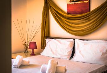 Eliza Houses has Balcony rooms