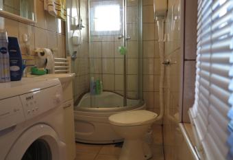 Modern&Cozy Bosnian house with GARDEN+FREE parking has rooms with a private hot tub