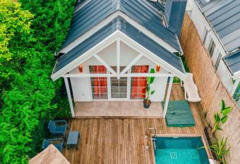 Latte Villas has Smoking/Balcony rooms