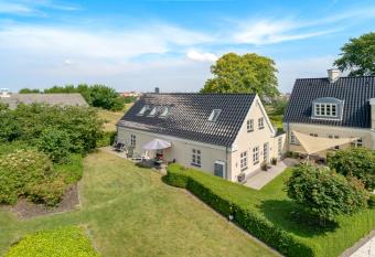 Dybb  l Apartment allows 18 year olds to book a room