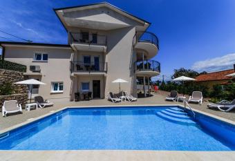 Villa two Angels with swimming pool, Ika - Opatija has Balcony rooms