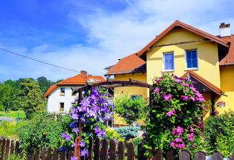 Jask    ka - pokoje i apartament przy pla  y has Balcony rooms