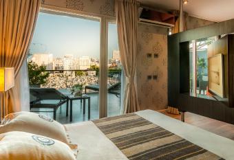 Sileo Apart has rooms with a private hot tub