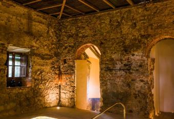 Balneario Aguas de Villaharta allows 18 year olds to book a room