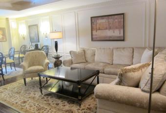 Windsor Arms Hotel has rooms with a private hot tub