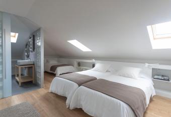 Zarautz Hostel allows 18 year olds to book a room